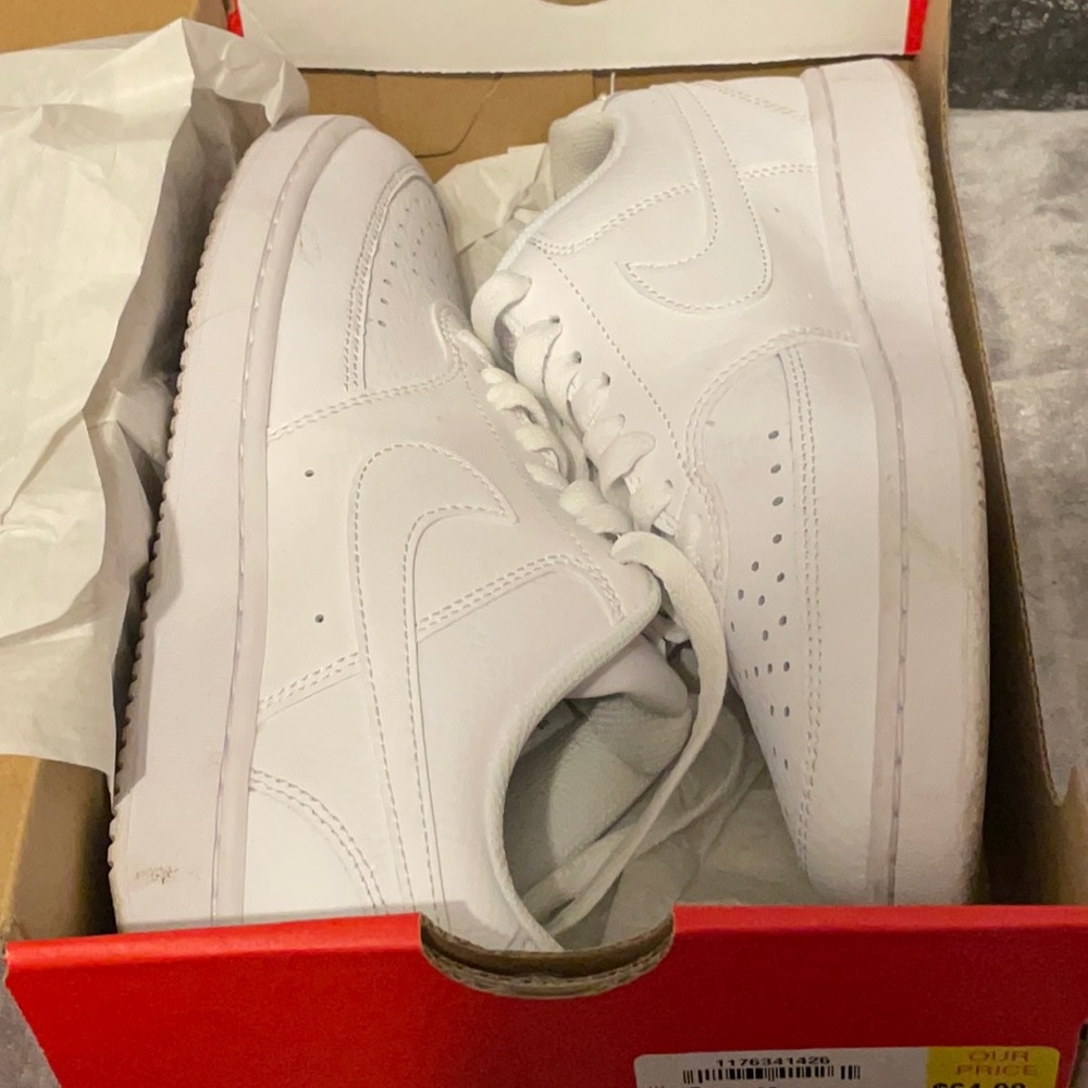 Women’s Nike court vision lows size 7